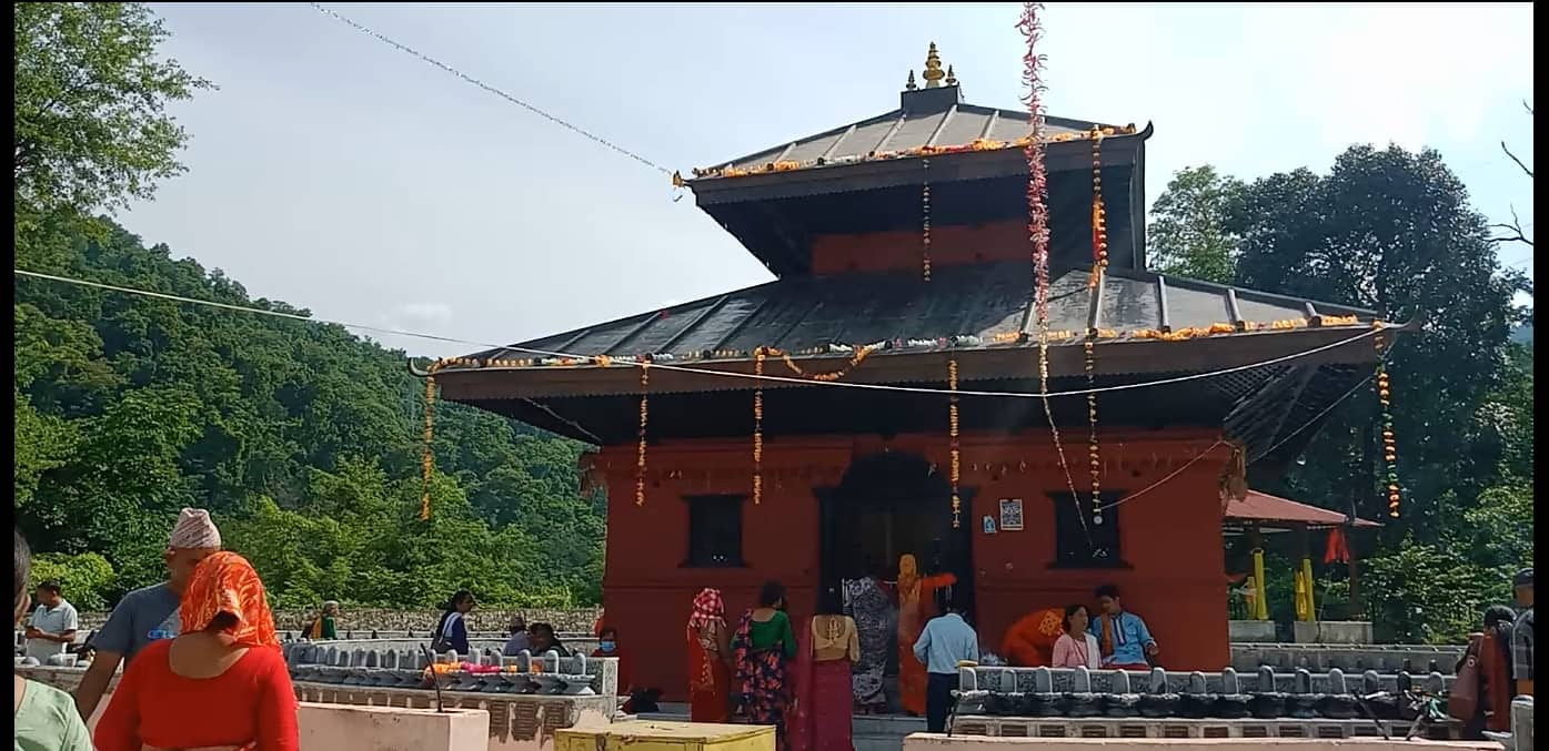 साउनको चौथो सोमबार , शिवालयमा श्रद्धालुको घुइँचो